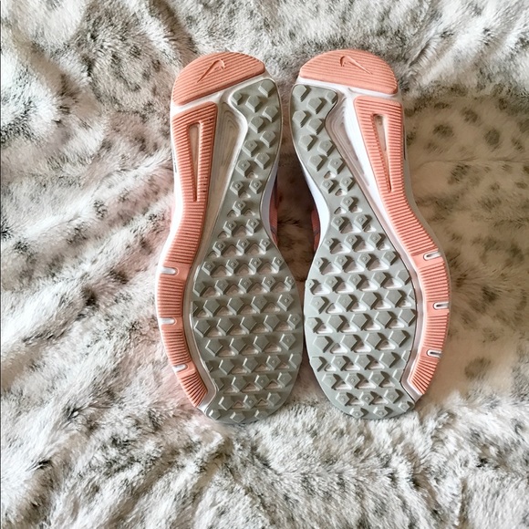 NIKE RunSwift Athletic Shoes EUC - Picture 4 of 5